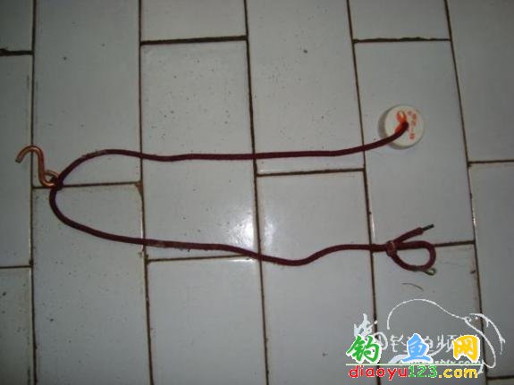 Attaching rope and hook to surface feeder